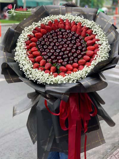 The cherry blossom bouquet with strawberries