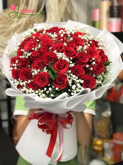 Red roses bouquet - Shy