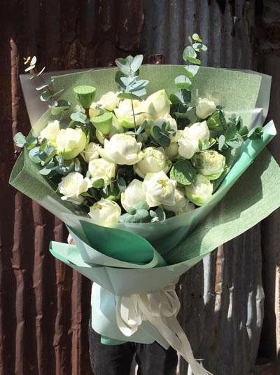 White Lotus Bouquet - Regards