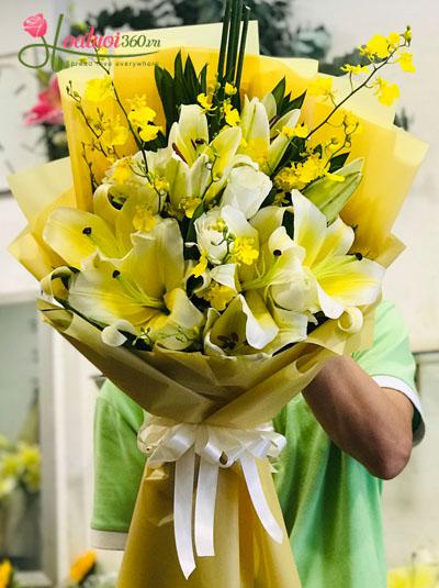 Bouquet of flowers for event with brilliant yellow tone