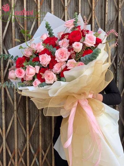 The giant Ohara rose bouquet