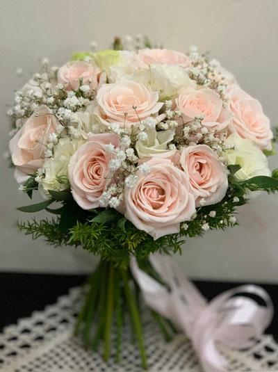 Hoa cầm tay cô dâu - Nụ cười rạng rỡ