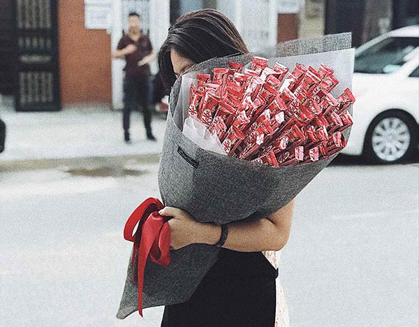 The kitkat flower bouquet makes her swoon