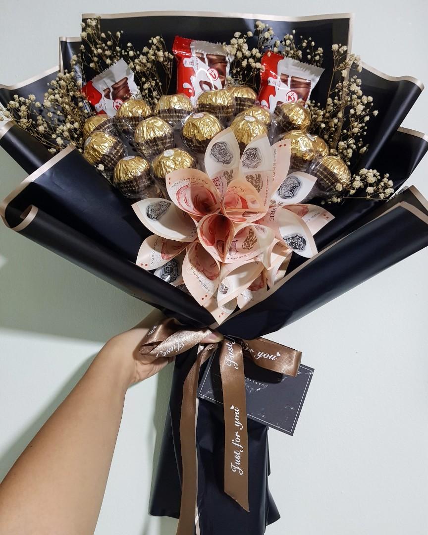 Chocolate bouquet with money