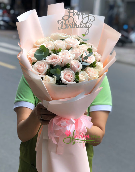 Luxurious bouquet of roses