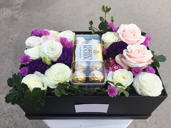 Chocolate flower box is both luxurious and convenient