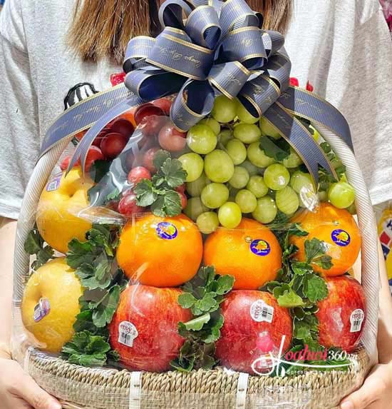 Fruit basket as a quality gift
