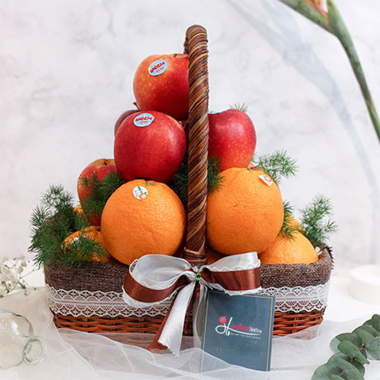 Choose a fruit basket as a gift