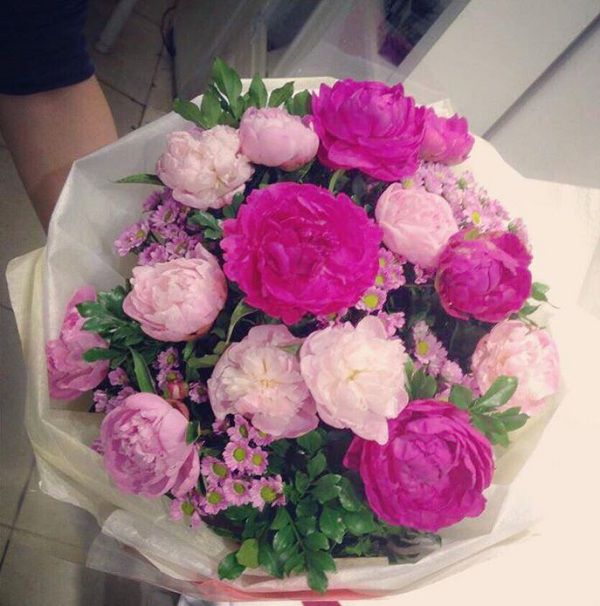 Bouquet of peonies with the meaning of love for mom